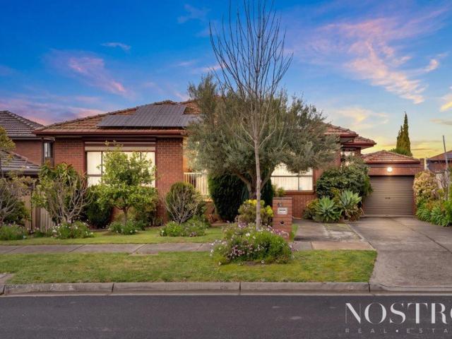Versatile Family Living with stunning City Views !