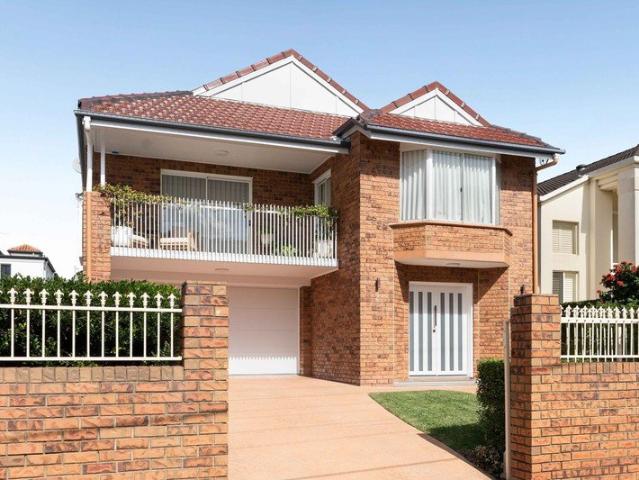Versatile Family Living with Self Contained Dual Living Option