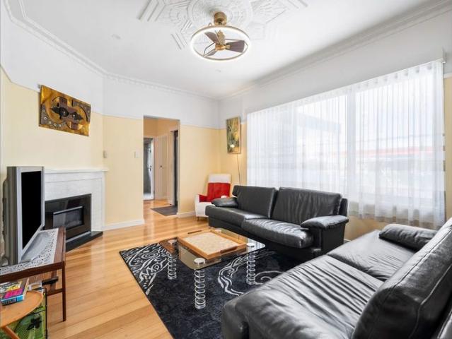 Versatile Family Living with Separate Accommodation & Ultimate Garaging