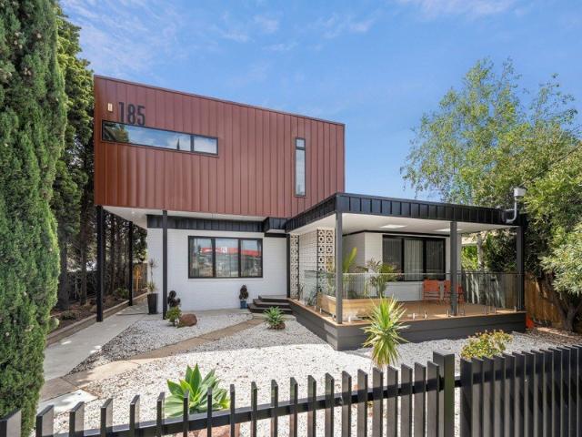 Versatile Family Living with Separate Accommodation & Ultimate Garaging