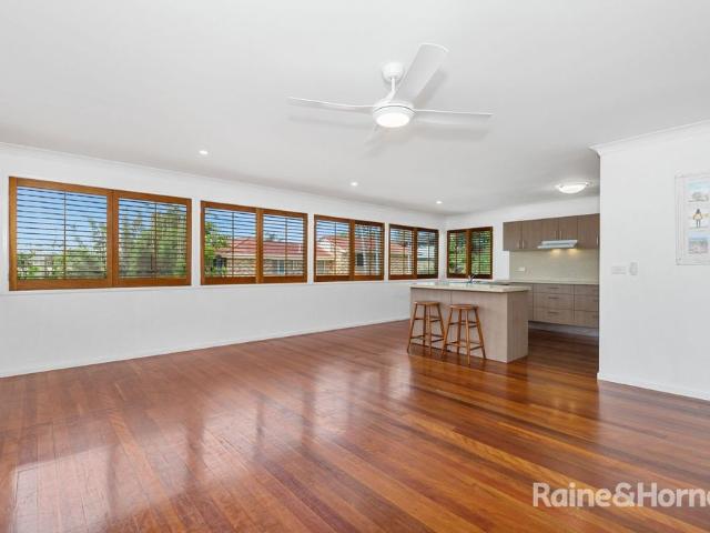 Versatile Family Living Close to Beach and Creek