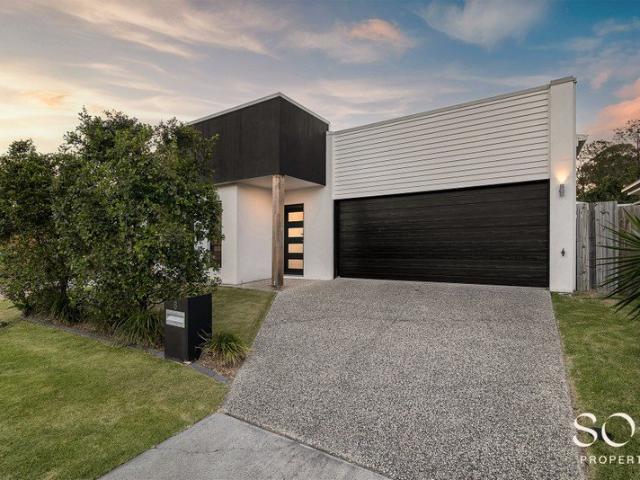 Versatile Family Living in the Heart of Lawnton!