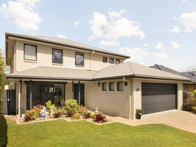 Versatile Family Living in a Prime Alderley Location