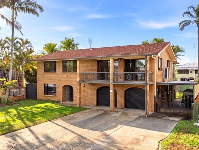 VERSATILE FAMILY LIVING IN QUIET WESTLAWN CUL DE SAC