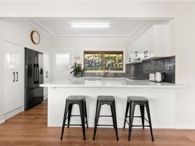 Versatile Family Living, Leafy Surrounds