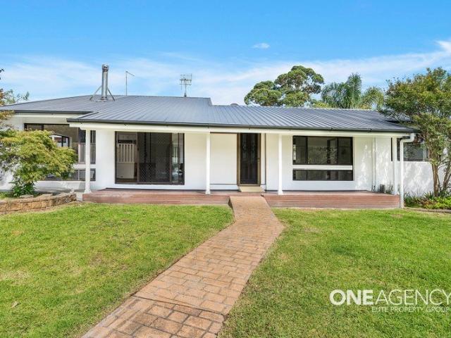 VERSATILE FAMILY LIVING: NEWLY RENOVATED FIVE BEDROOM HOME WITH SELF CONTAINED GRANNY FLAT