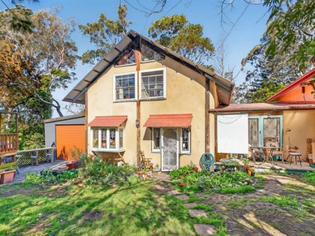 Versatile Family Living On An Expansive Block
