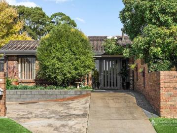 Versatile Floorplan with Pool, Solar & Shedding on 842m²