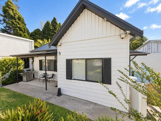 Versatile Home with Additional Downstairs Living & Flexible Furnishing Options!