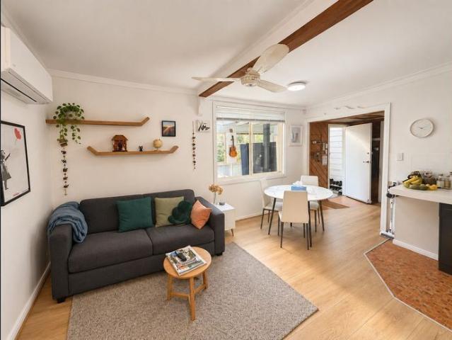 Versatile Home with Additional Downstairs Living & Flexible Furnishing Options!