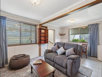 Versatile Home with Studio and Shed Space