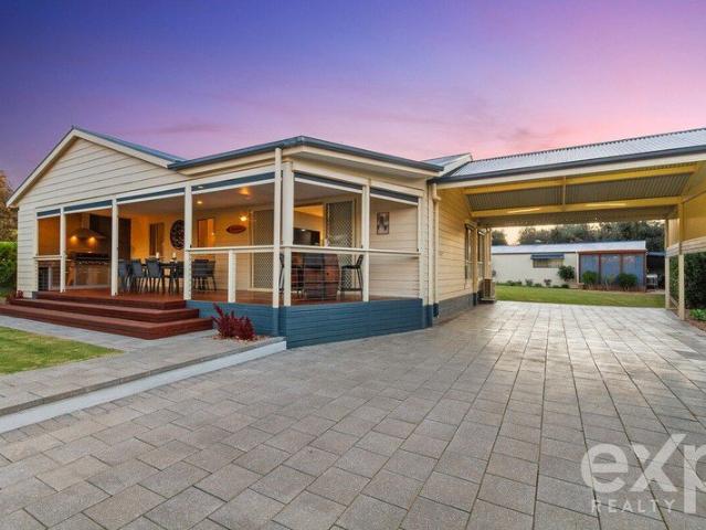 Versatile Home with Separate Unit, Workshop & Impressive Shedding