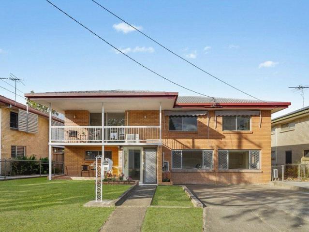 Versatile Highset Brick Home Great for Families, Investors & Home Businesses