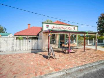 Clunes, Hepburn, Victoria - Parking, Equipped kitchen