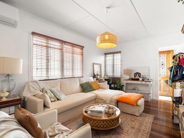 Versatile Opportunity in Prime Mount Gravatt East Location!