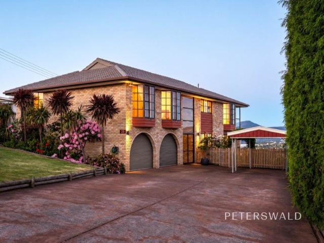 Versatile living and stunning views