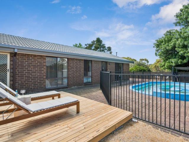 VERSATILE LIVING, FABULOUS LOCATION & PLENTY OF POTENTIAL!