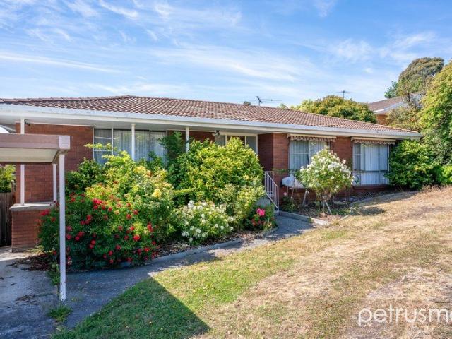 Versatile Living in One of Hobart's Most Loved Suberbs