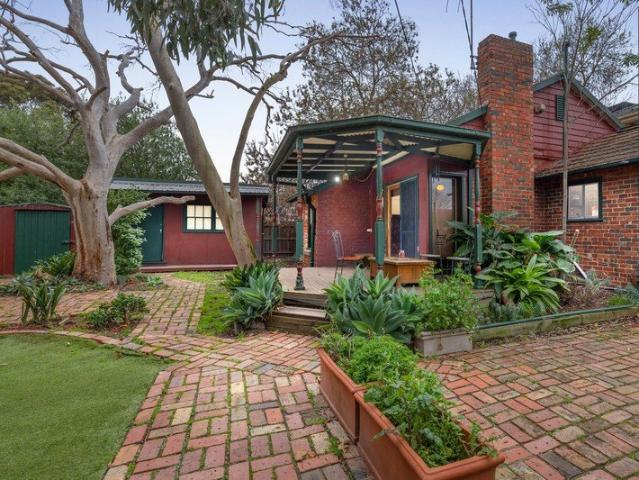 Versatile Living in a Connected Lifestyle Location
