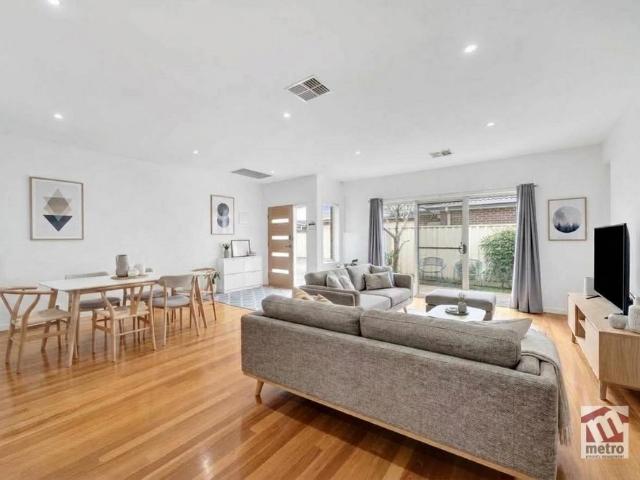 VERSATILE LIVING IN A CONVENIENT LOCATION!