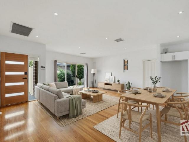 VERSATILE LIVING IN A CONVENIENT LOCATION!
