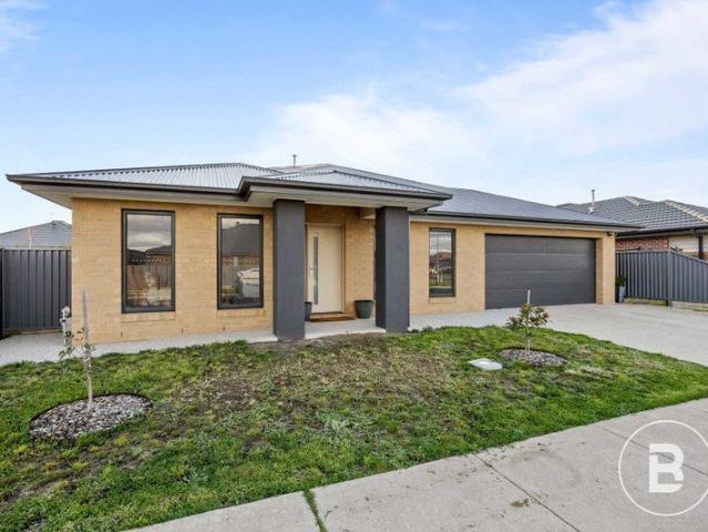 VERSATILE LIVING IN A DESIRABLE LOCATION