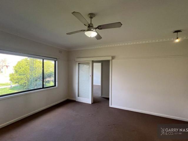 VERSATILE LIVING IN A HIGHLY DESIRABLE LOCATION