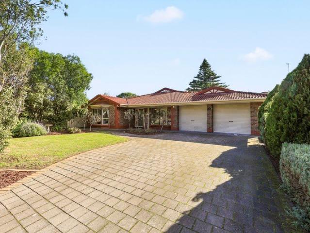 VERSATILE LIVING IN A SOUGHT AFTER COASTAL SETTING