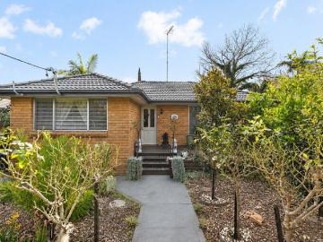 Versatile Living in a Peaceful Riverside Pocket