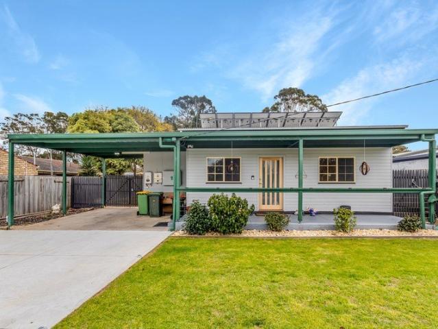 VERSATILE LIVING WITH SPACE TO MAKE YOUR OWN