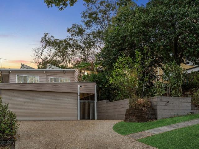 Versatile Living with Pool and Outdoor Entertaining