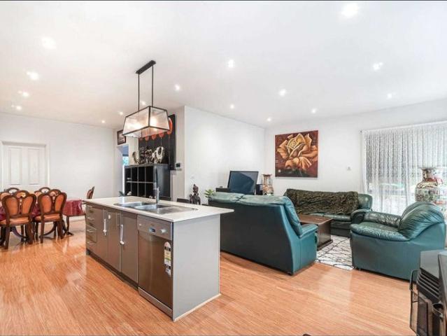 Versatile Living with Unique Multi Purpose Space!