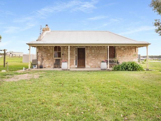 Versatile Lifestyle Property with Multiple Income Streams
