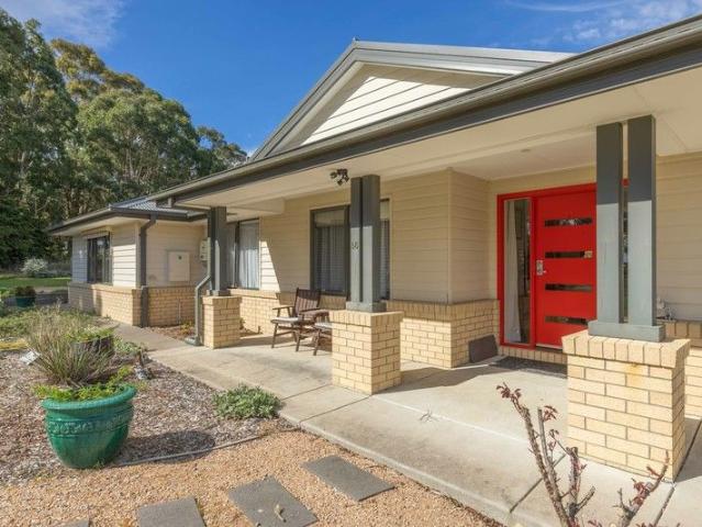 VERSATILE LIFESTYLE PROPERTY WITH SHED & DUAL LIVING