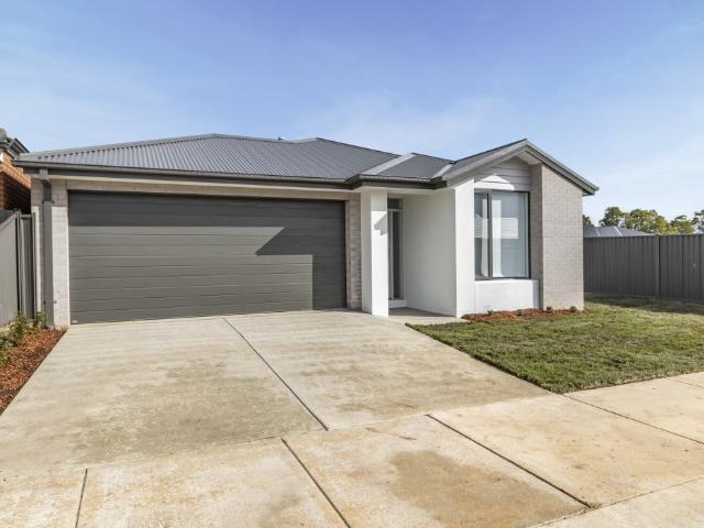 Versatile Modern Living in Popular Lucas