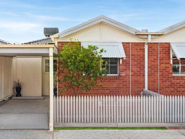 VERSATILE SUNNY INDOOR OUTDOOR LIFESTYLE, SINGLE LEVEL RETREAT WITH CENTRAL LOCATION CONVENIENCE