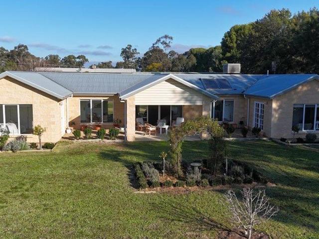 Versatile Rural Retreat on 1 ½ acres with Huge Workshop & Self Contained Unit