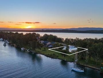 Versatile waterfront opportunity