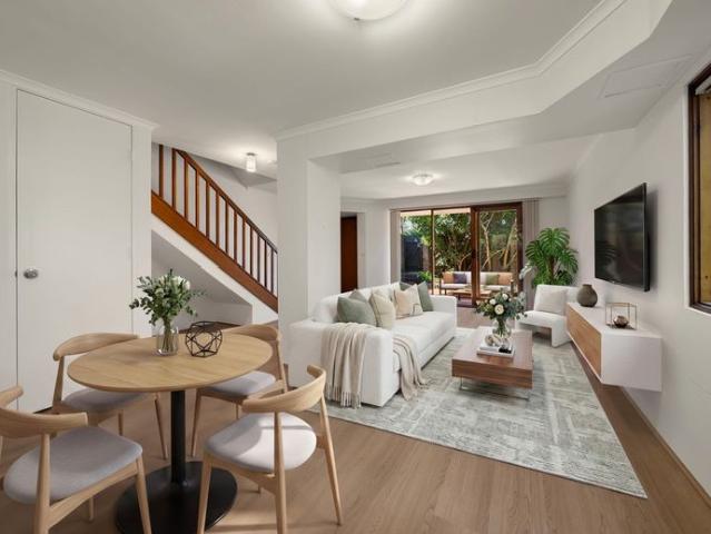 Versatile Townhouse Minutes from Ferry, Parks & Transport