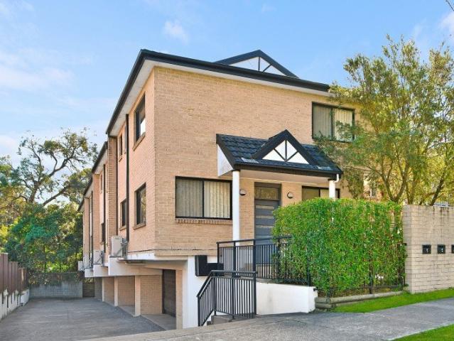 Versatile Townhouse in Central Oatley