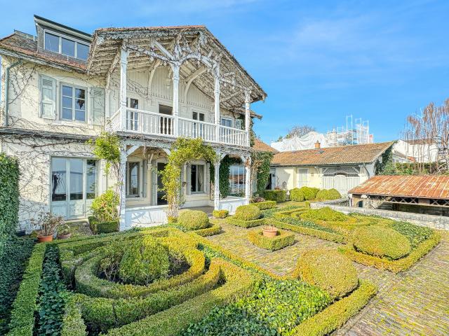 Versoix: Charmantes Haus mit Wasserzugang und privatem Hafen