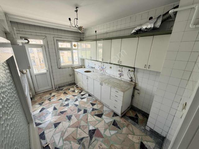 Vesta'dan Ara Kat Oldukça Bakımlı Asansörlü 3 Cepheli 3+1kiralık