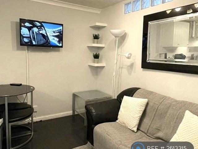Vesage Court, London, EC1N 2 bed flat to rent £3,200 pcm £738 pw