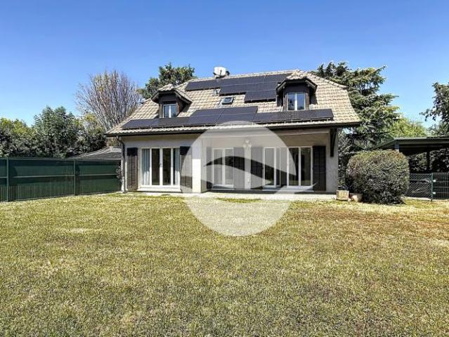 Vésenaz Charmante villa avec grand jardin clôturé!