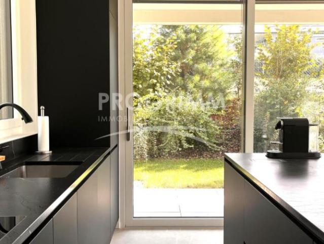 Vesenaz rez de jardin meublé 3 chambres 1 pkg sous sol Terrain de 300m2