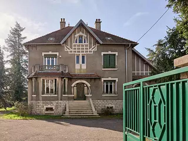 Vesoul 70000 Achat / Vente maison 10 pièces t10 au dernier étage piscine