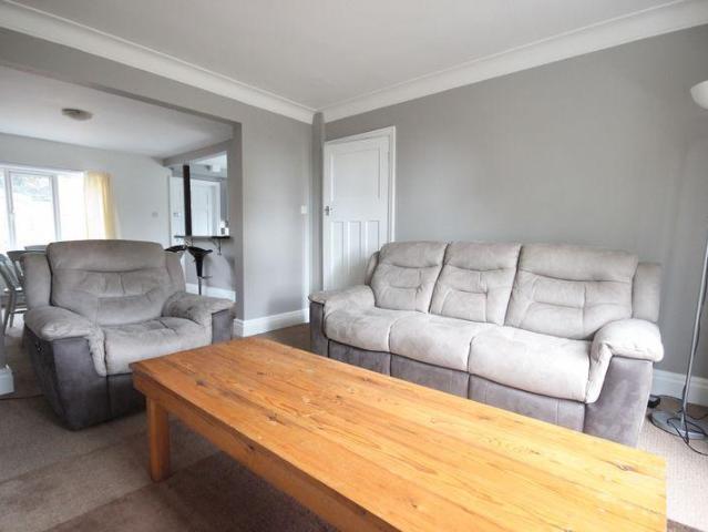 Vesper Road, Kirkstall, Leeds, West. 3 bed semi detached house to rent £1,400 pcm £323 pw