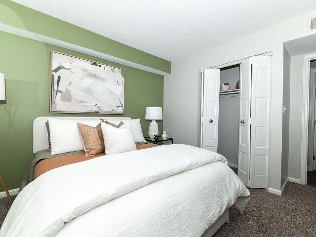 Vetra Hurstbourne 2 Bedroom Apartment for Rent at 175 La Fontenay Dr, Louisville, KY 40223
