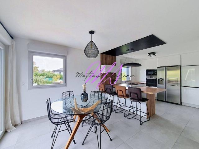 VÉTRAZ MONTHOUX – Duplex T4 meublé, sur les hauteurs – Disponibl