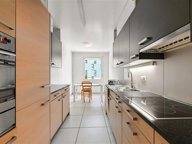 VEVEY – GERÄUMIGE 4,5 ZIMMER WOHNUNG MIT GROSSEM BALKON